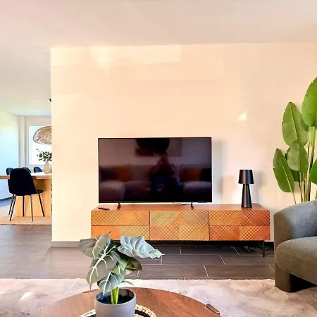View House - 9 Guests, Garden & Fire Pit * سبيز